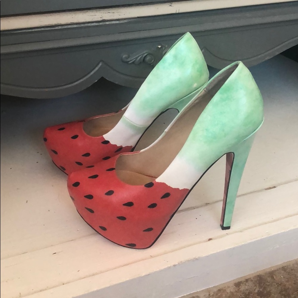 Taylor Says Pumps